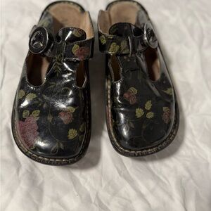 Floral Black Algeria women’s shoes size 40.